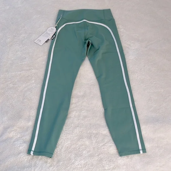 Vuori Track Leggings Women's BreatheInterlock, NWT Size small. - Picture 8 of 8